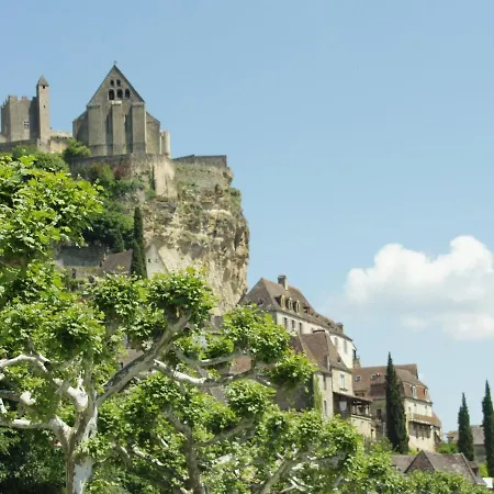 Dom wakacyjny Spacious Holiday With Private Swimming Pool In Cuneges